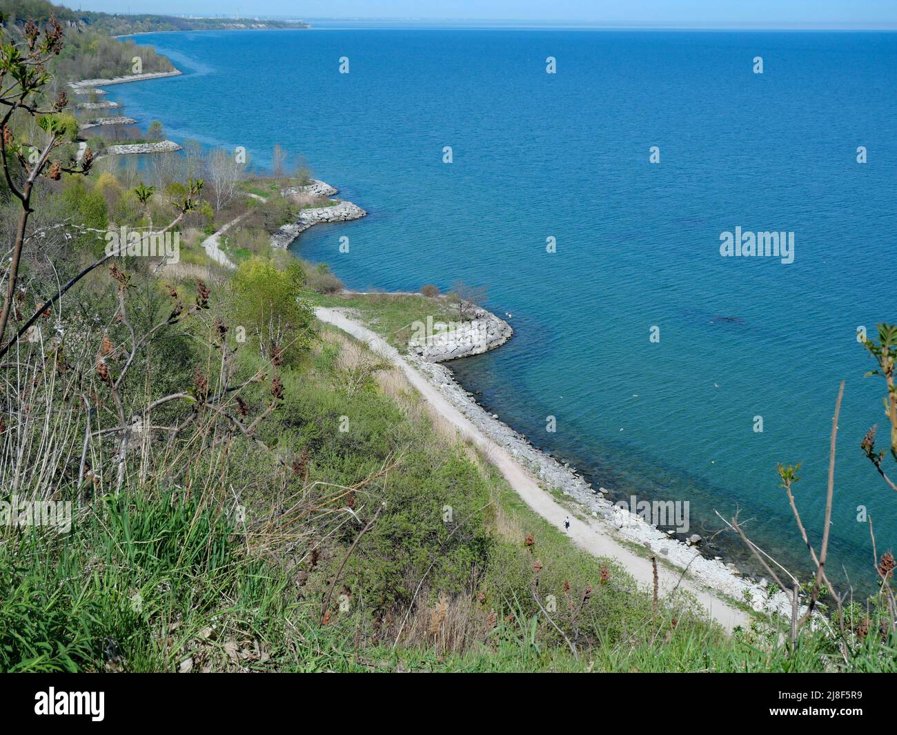 Footpath beside Lake Ontario, viewed from above from the Scarborough Bluffs Stock Photo