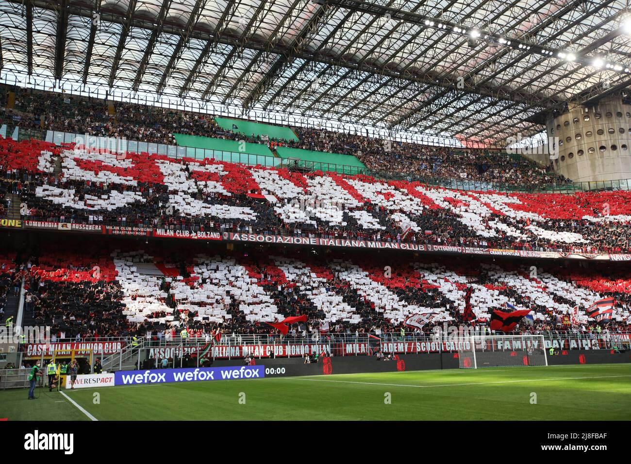 Milan Italy 15th May 22 Ac Milan Fans Choreography Prior The Serie A Match Between Ac Milan And Atalanta At Giuseppe Meazza Stadium On May 15 22 In Milan Italy Credit