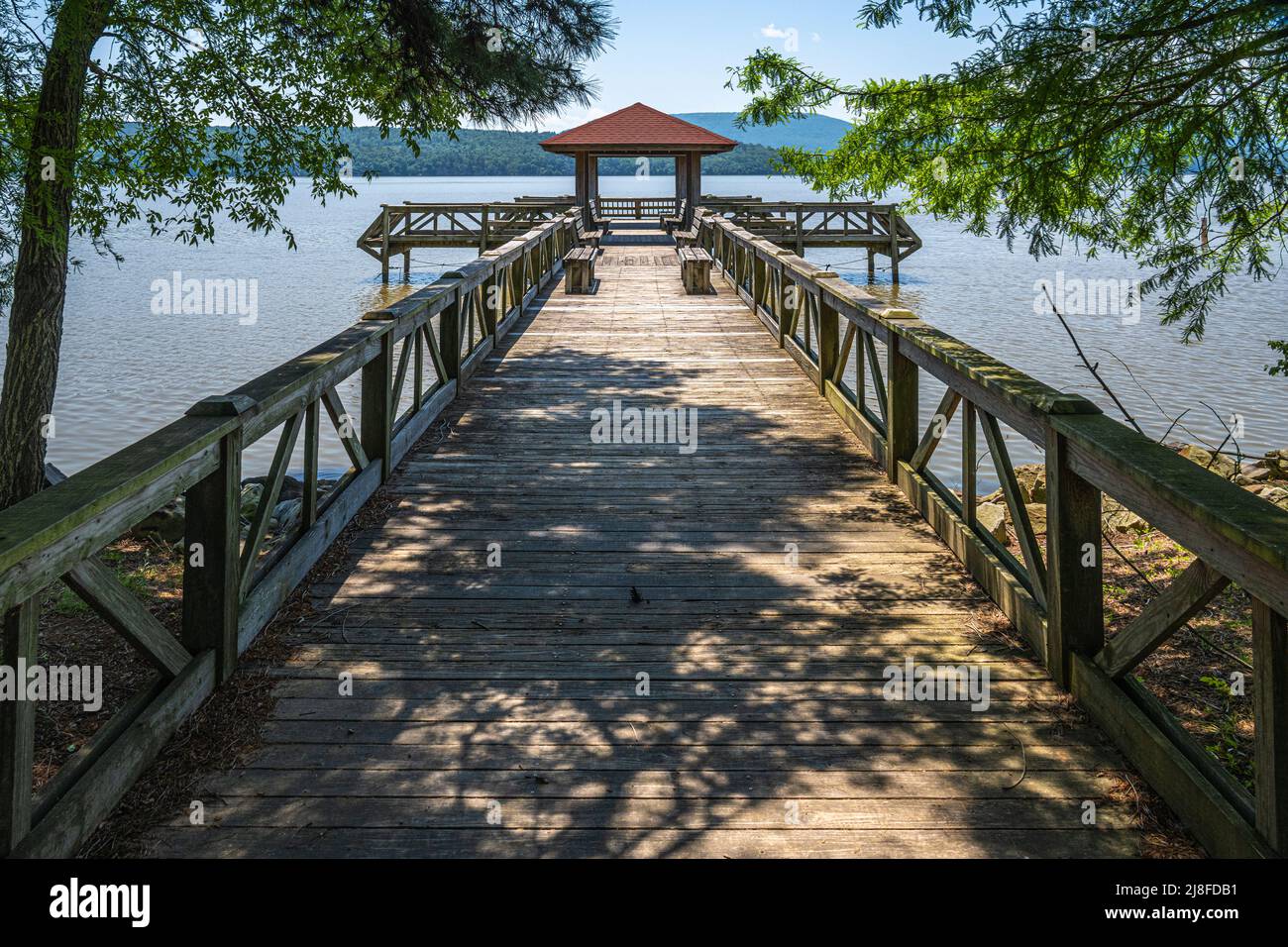 A man casts his line while fishing on Lake Windsor in Bella Vista, Arkansas  Stock Photo - Alamy