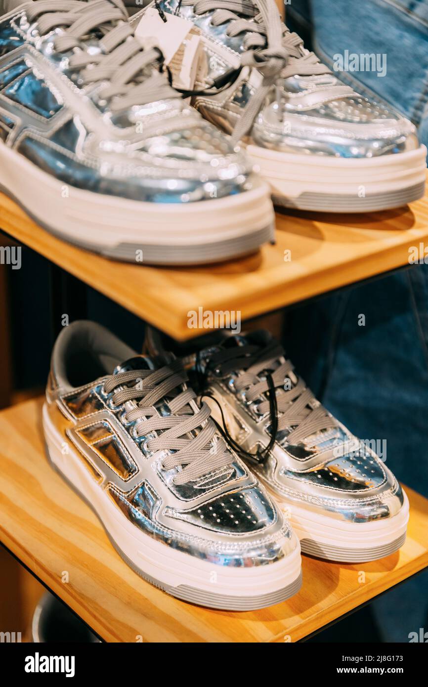 Page 9 - Shoe outlet High Resolution Stock Photography and Images - Alamy