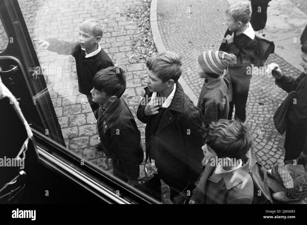 Kinder in Oppeln, Woiwodschaft Oppeln, 1967. Children in Opole, Opole Voivodeship, 1967. Stock Photo