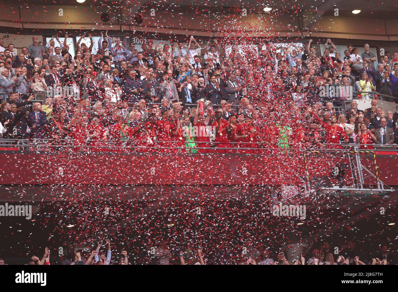 London, UK. 14th May, 2022. Liverpool celebrate at the Emirates FA Cup Final with Chelsea v Liverpool at Wembley Stadium, London, UK, on May 14, 2022 Credit: Paul Marriott/Alamy Live News Stock Photo