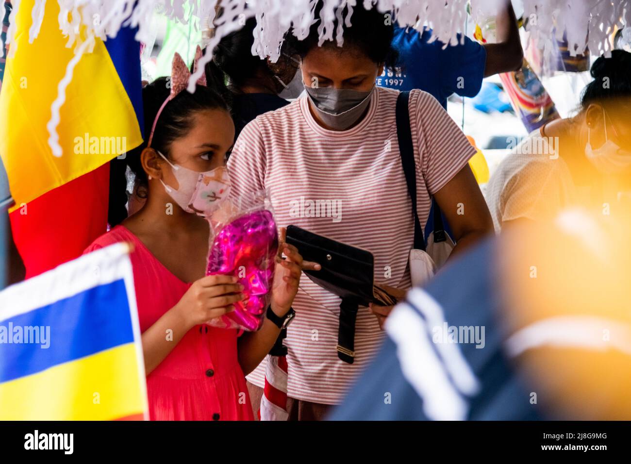 Colombo, Sri Lanka. 14th May, 2022. Mother and child buy the vesak mask at temporary shop in Colombo, Maharagam before the Vesak Day on May 14, 2022. Sri Lankan Buddhists are .preparing to celebrate Vesak, which commemorates the birth of Buddha, his attaining enlightenment and his passing away on the full moon day of May which falls on May 15 this year. (Credit Image: © Vimukthi Embldeniya/Pacific Press via ZUMA Press Wire) Stock Photo