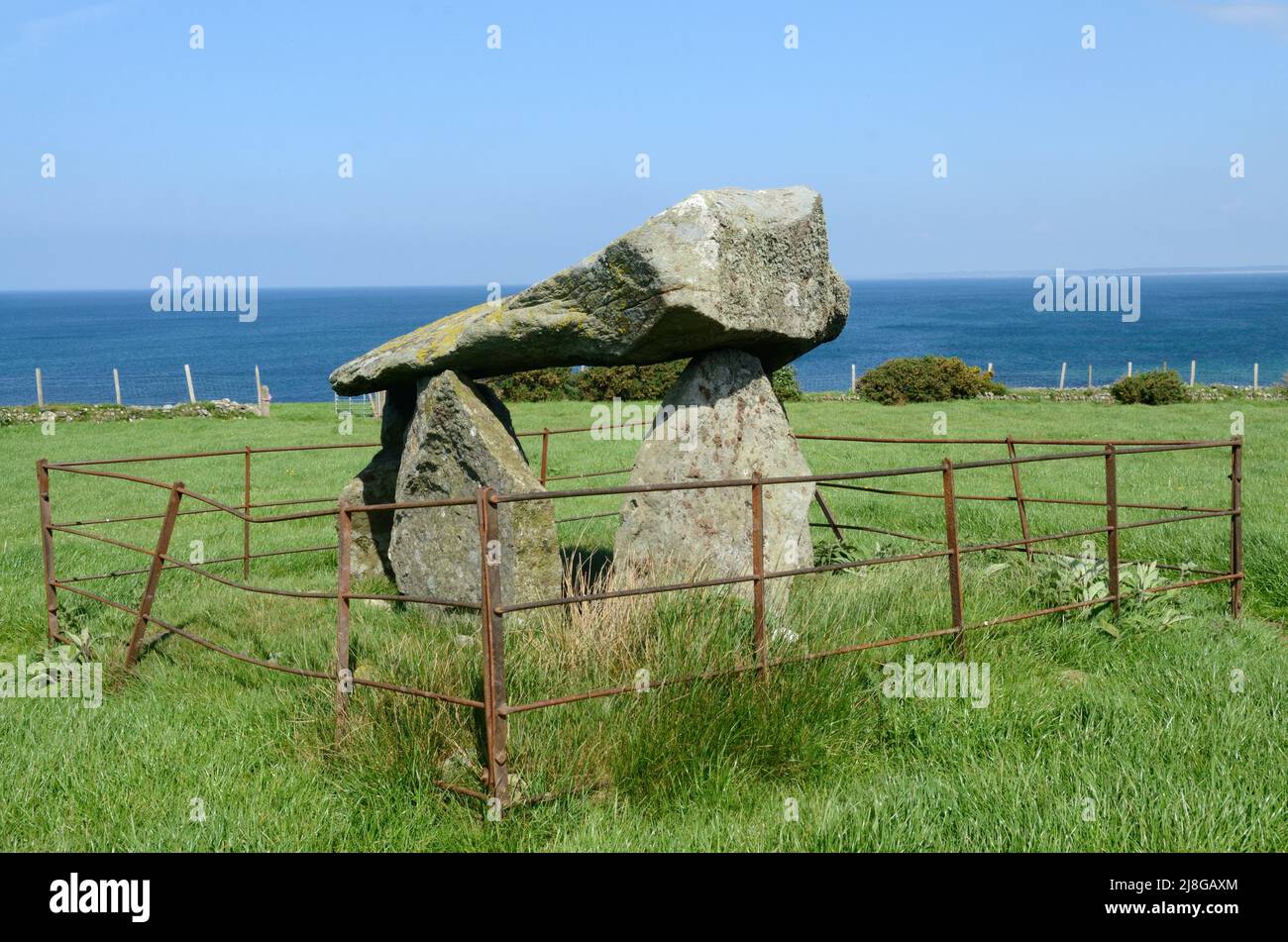 Bachwen Dolmen Portal Tomb thin wedge like capstone supported by four stones Clynnog Fawr Caernarfon Wales Cymru UK Stock Photo