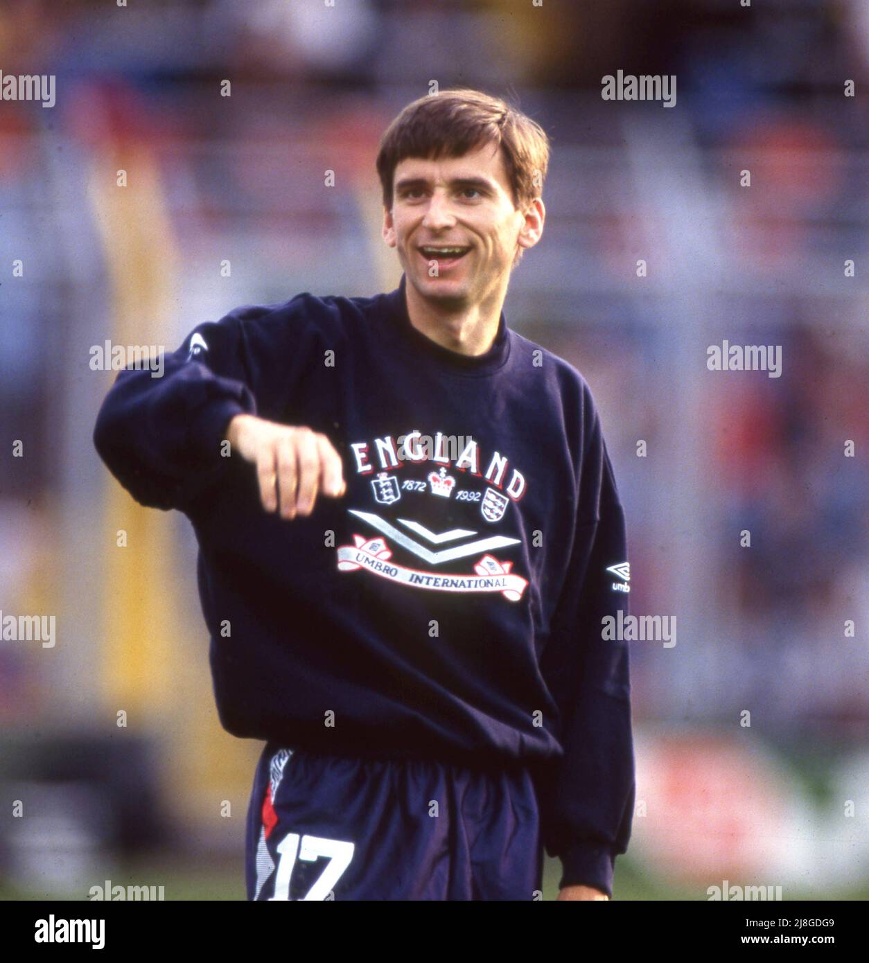 Alan Smith pre match warm up for England in 1992 Photo by Tony Henshaw Stock Photo
