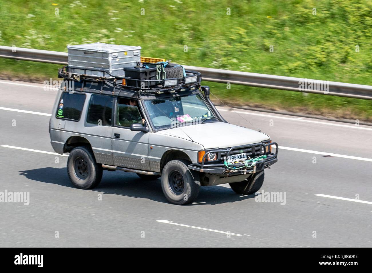 1997 90s nineties Expedition LAND ROVER DISCOVERY Tdi 2495cc Diesel Adventure SUV; driving on the M61 Motorway, Manchester, UK Stock Photo