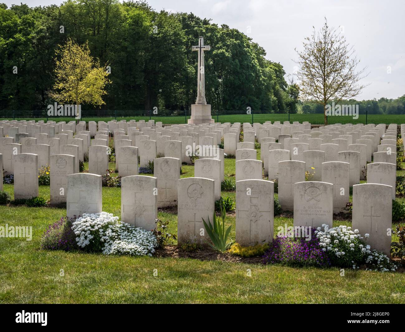 This is the British First World War Cemetery at La Ville aux Bois. Most of 155 men were KIA during April-May 1918 during the German Spring Offensive Stock Photo