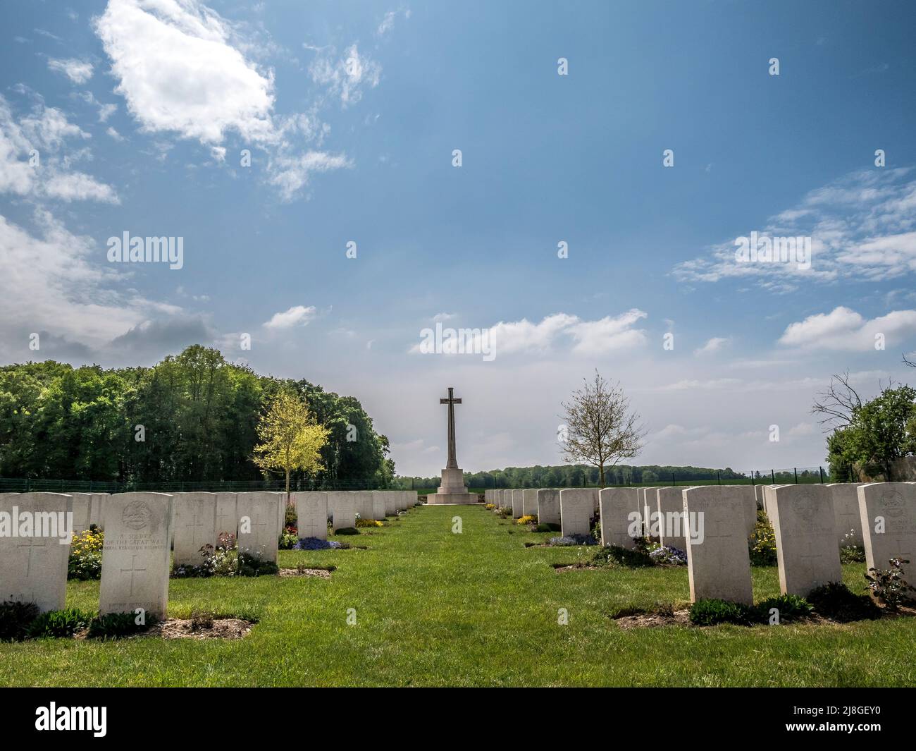 This is the British First World War Cemetery at La Ville aux Bois. Most of 155 men were KIA during April-May 1918 during the German Spring Offensive Stock Photo