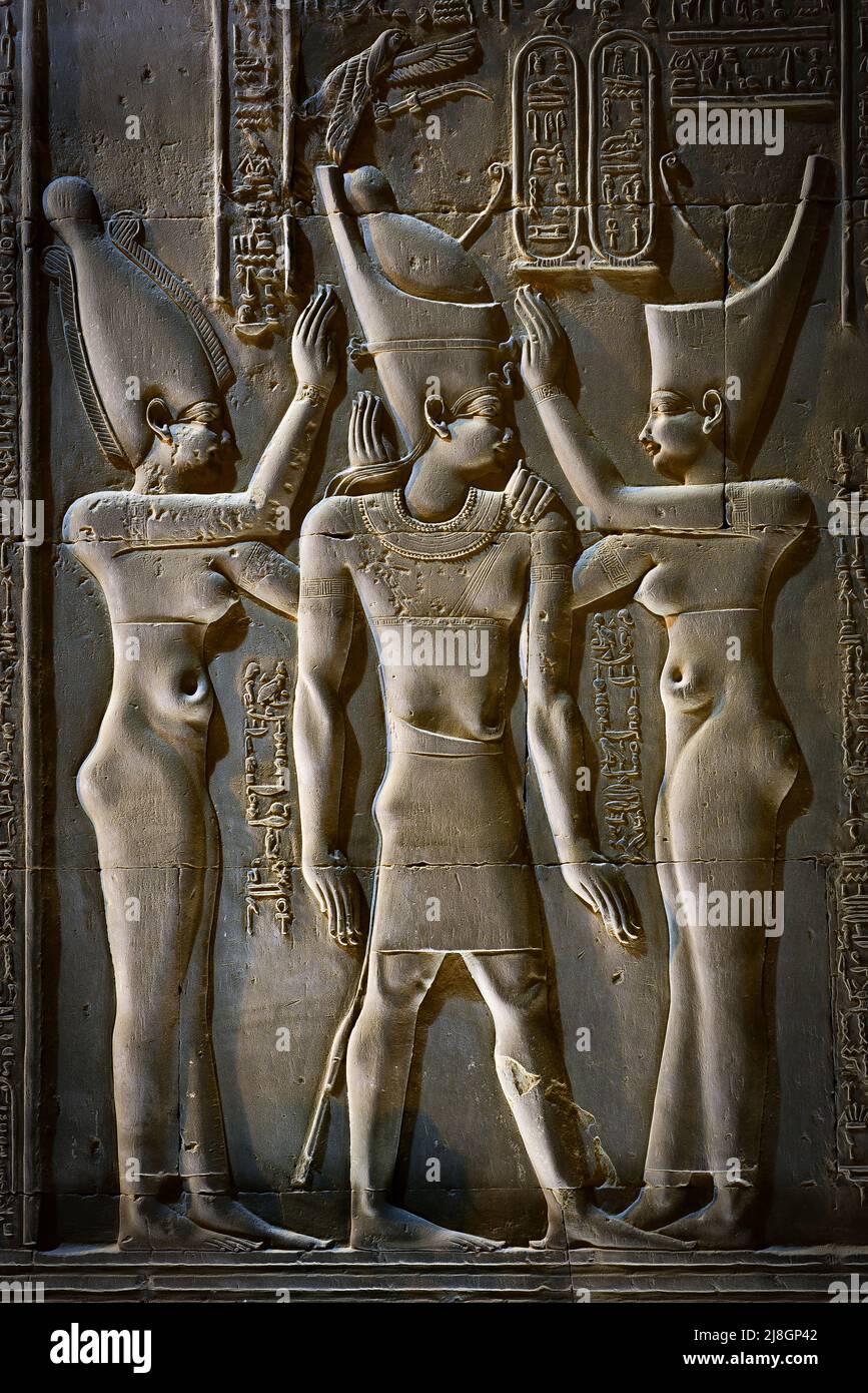 Dressing a King Stock Photo Alamy