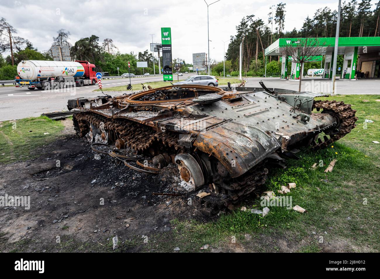 Irpin, Ukraine. 15th May, 2022. A destroyed Russian tank near a gas station in Irpin Credit: SOPA Images Limited/Alamy Live News Stock Photo
