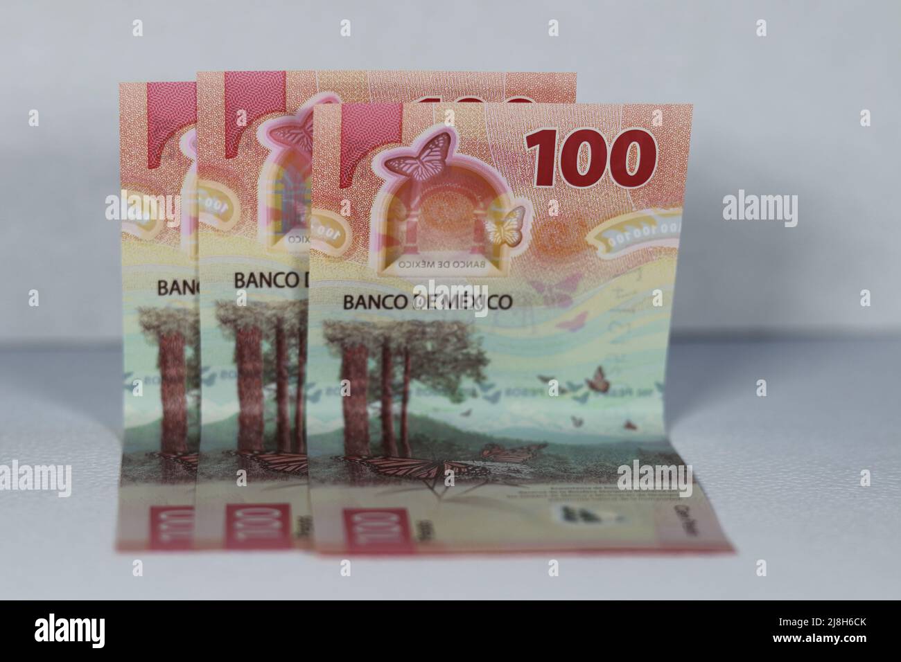100 peso mexicano hi-res stock photography and images - Alamy