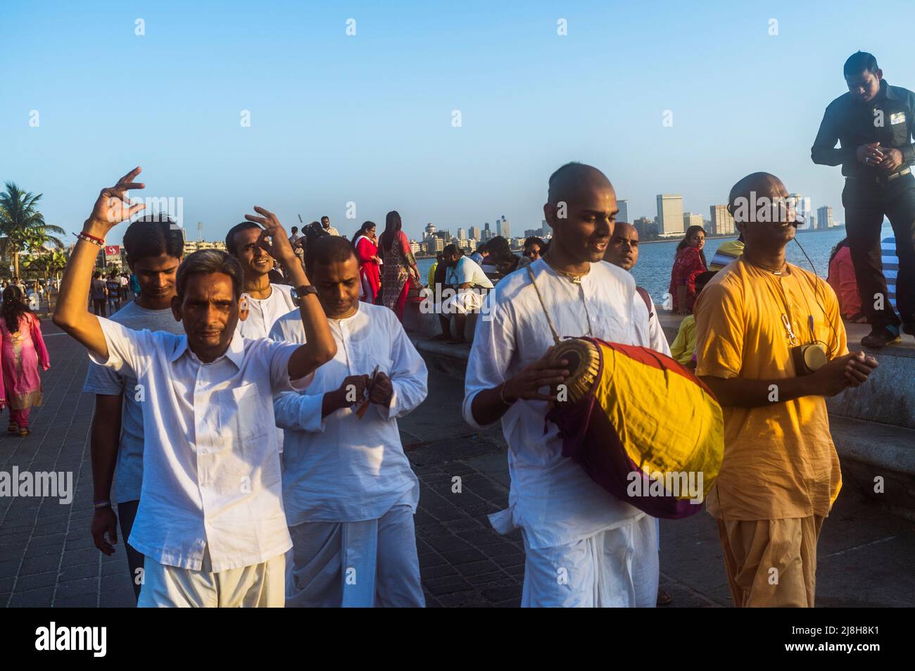 Mumbai, Maharashtra, India : A group of Hare Krishna followers parade along the 3.6-kilometre-long Marine Drive promenade by the Arabian Sea. Stock Photo