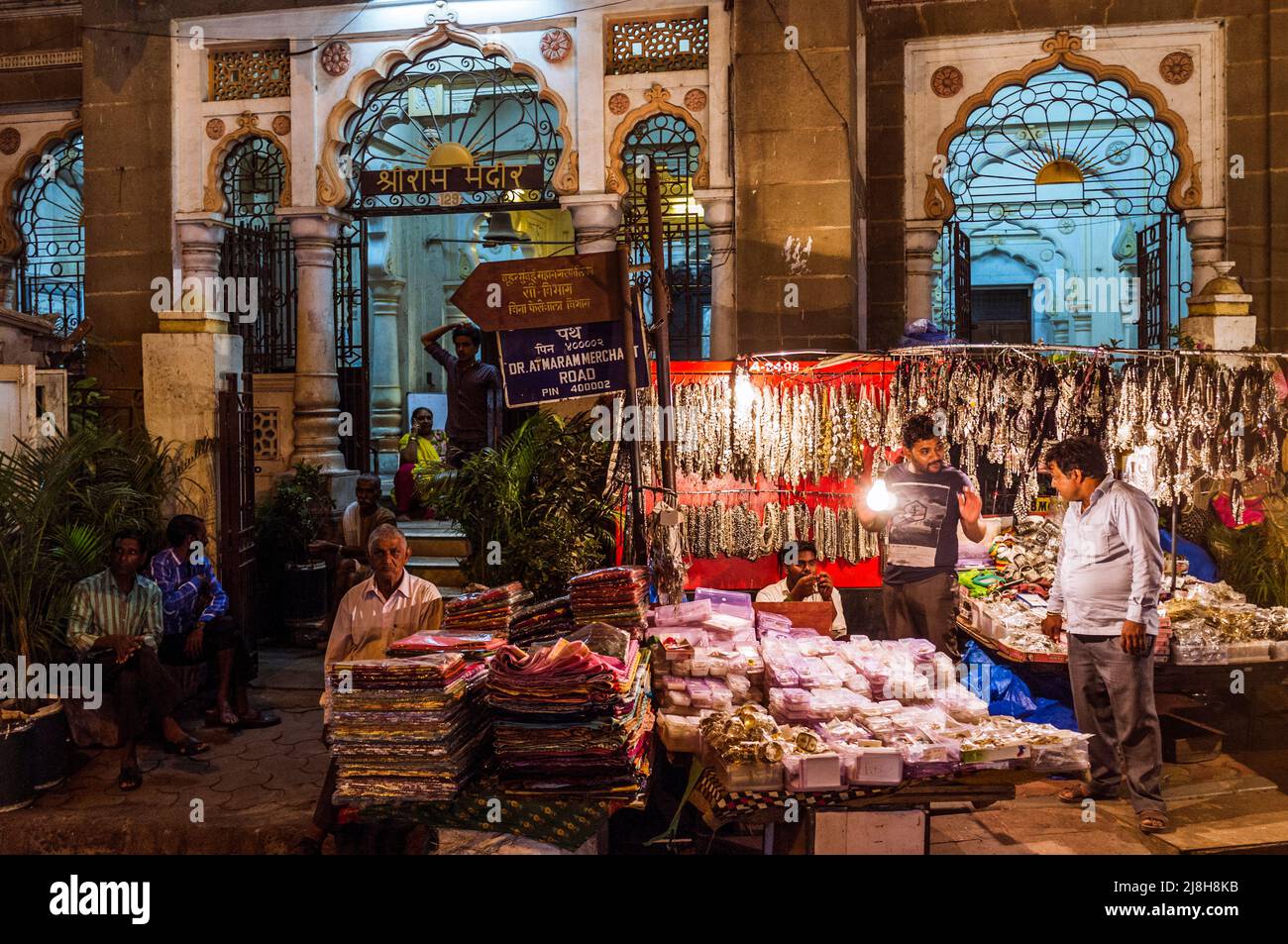 Mumbai, Maharashtra, India : People shop at night in the busy Mangaldas market in the Kalbadevi neighborhood. Stock Photo
