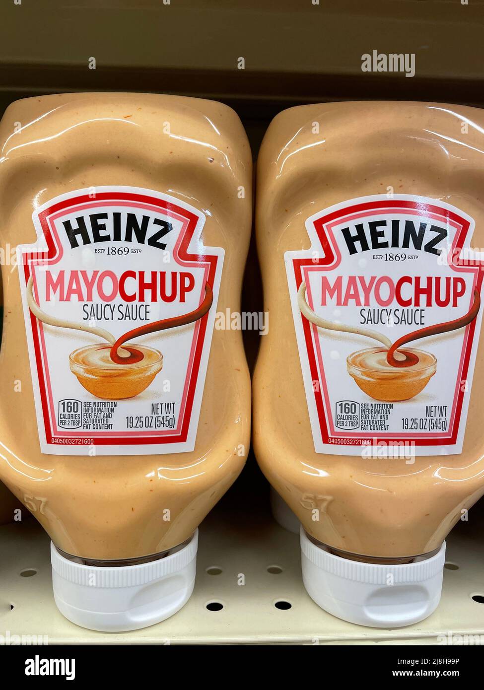 Grovetown, Ga USA - 12 15 21: Retail store condiments Heinz Mayochup front view Stock Photo