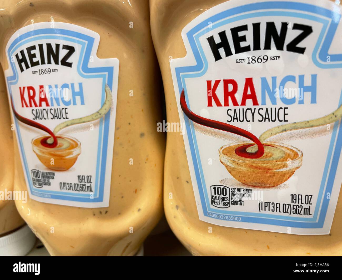 Grovetown, Ga USA - 12 15 21: Retail store condiments Heinz Kranch Stock Photo
