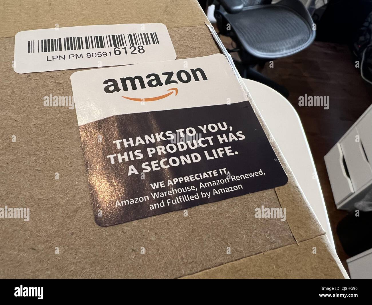 Sticker on Amazon box identifying the product as refurbished, Lafayette