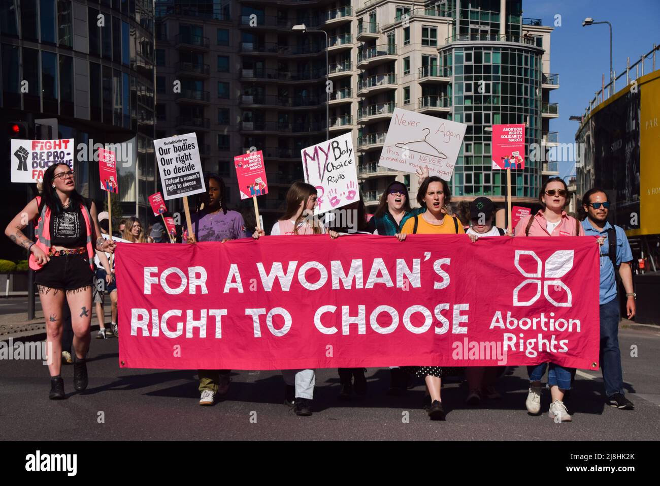 London, UK. 14th May 2022. Pro-choice protesters marched to the US Embassy in London as reports emerge that Roe v. Wade may be overturned, paving the way for abortions to be banned in much of USA. Stock Photo