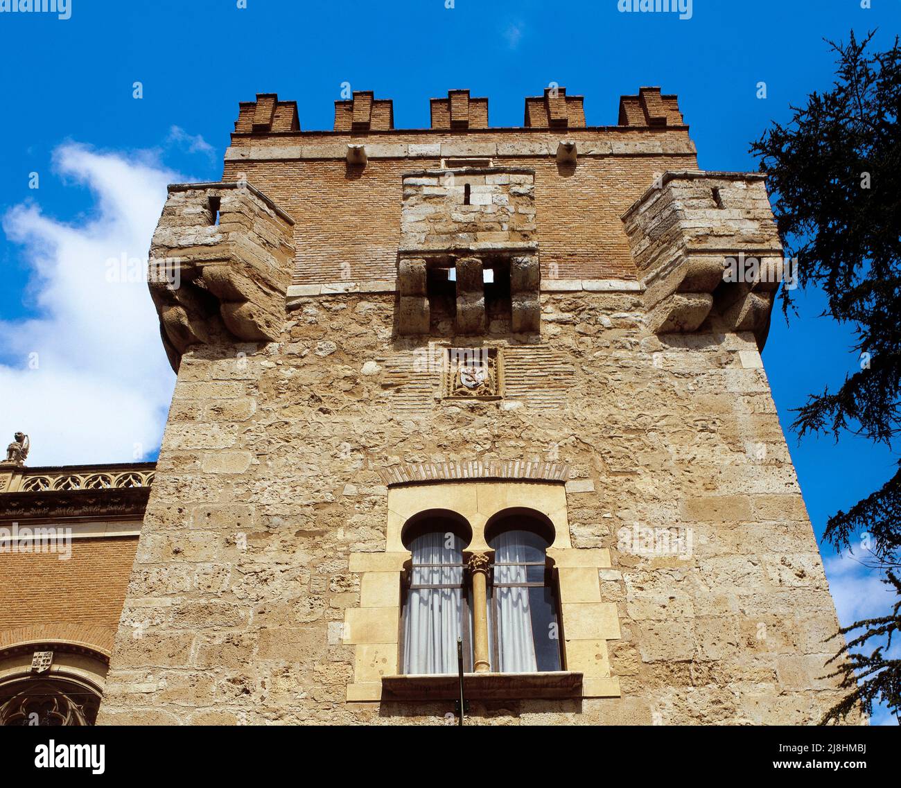 Spain, Community of Spain, Alcalá de Henares. Archbishop's Palace (Episcopal Palace). Architectural detail of the Tenorio Turret (Torreón de Tenorio), which owes its name to Pedro Tenorio, archbishop of Toledo between 1377 and 1399, who fortified the palac Stock Photo