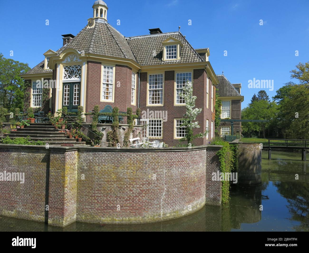 The moated manor house of De Wiersse, set within 40 acres of garden and landscaped parkland; Vorden, Gelderland, The Netherlands. Stock Photo