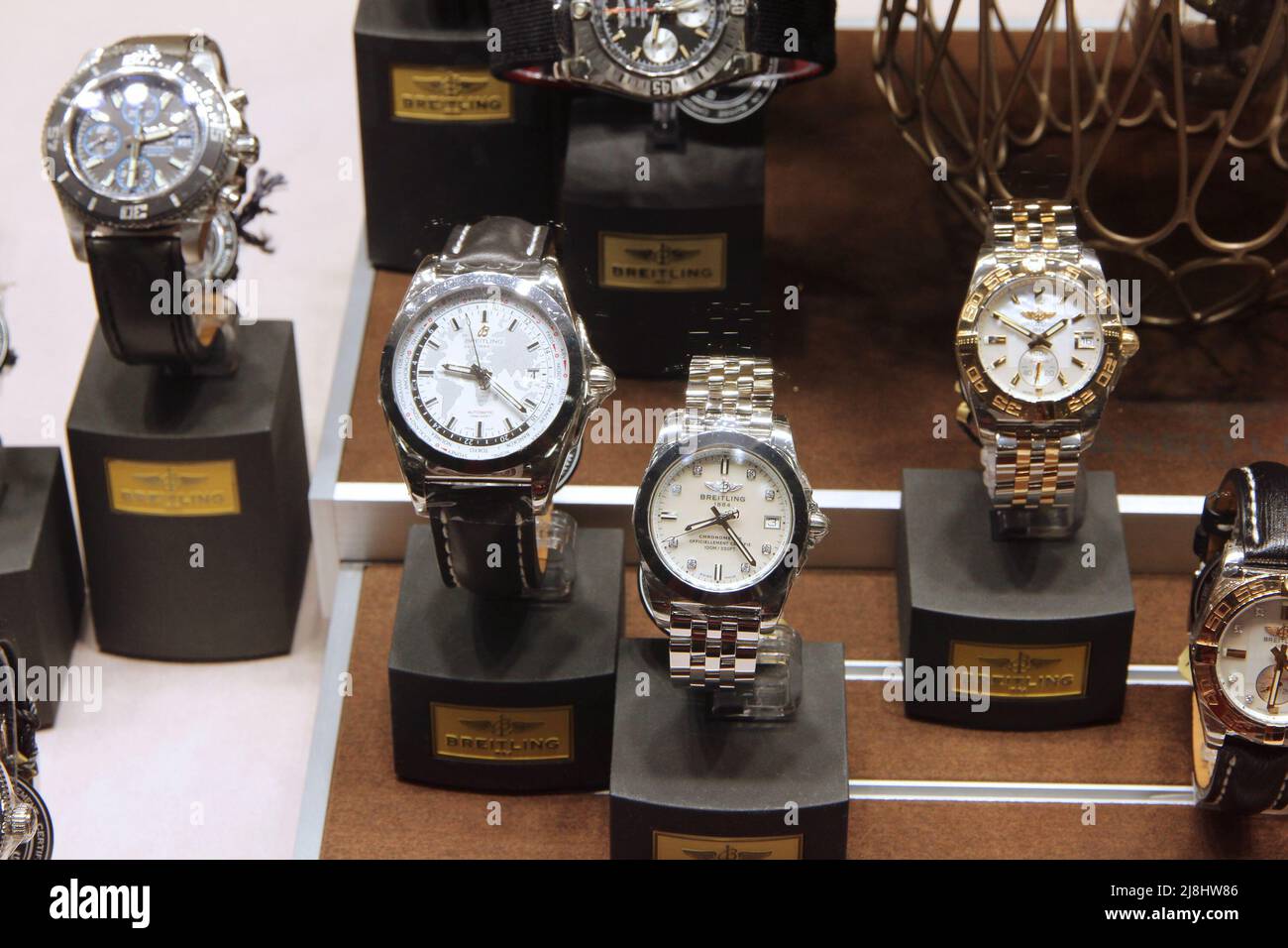 GRAN CANARIA, SPAIN - DECEMBER 4, 2015: Breitling luxury watches in a shop  window in Gran Canaria, Spain. Canary Islands are a special tax territory w  Stock Photo - Alamy