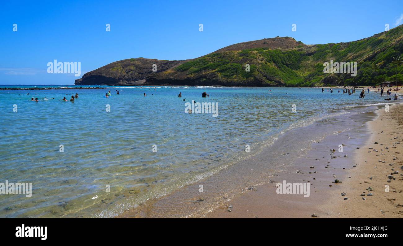 Beach hanauma bay nature preserve hi-res stock photography and images ...