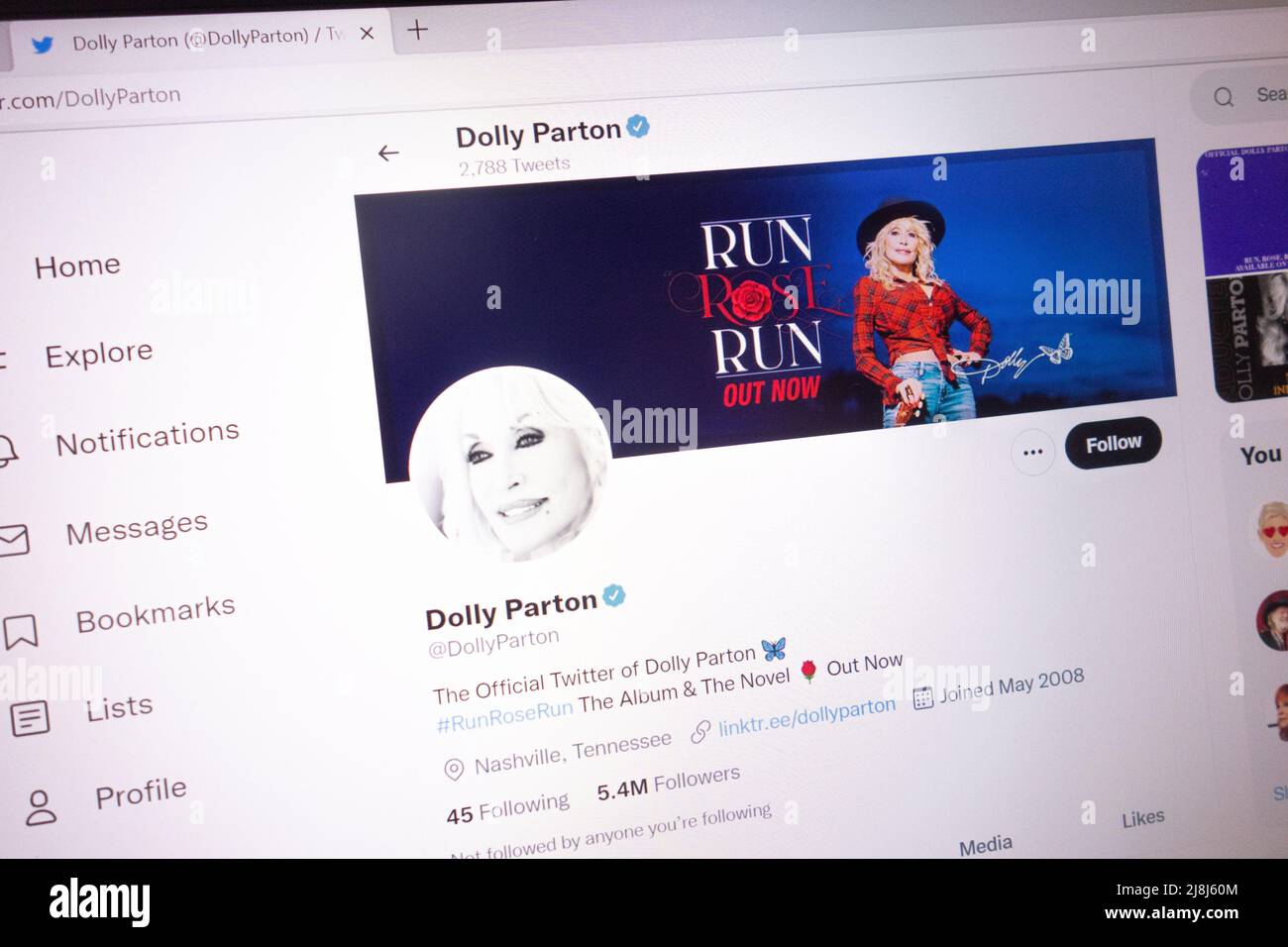KONSKIE, POLAND - May 14, 2022: Dolly Parton official Twitter account displayed on laptop screen Stock Photo