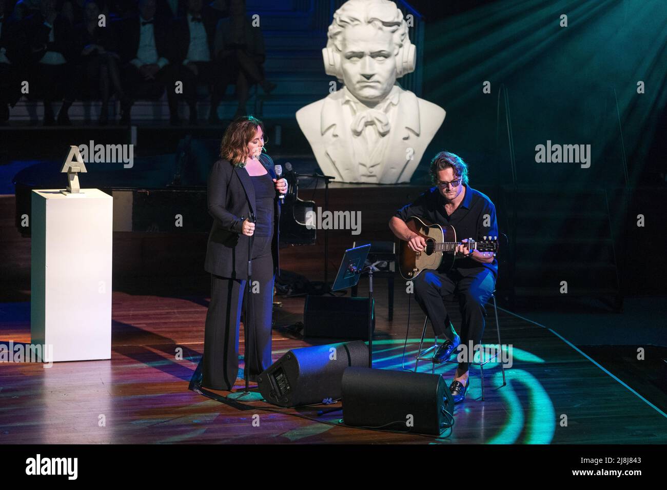 2022-05-16 17:21:20 BUSSUM - Trijntje Oosterhuis and Xander Vrienten perform together during the presentation of the Buma Awards in Spant. The Lennart Nijgh Prize was awarded posthumously to Henny Vrienten. The awards are presented to composers, lyricists and their music publishers in various categories. ANP JEROEN JUMELET netherlands out - belgium out Stock Photo