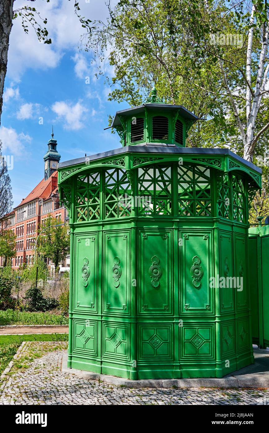 "Cafe Achteck" cafe octagon is a Berlin nickname for a typical public toilet from the end of