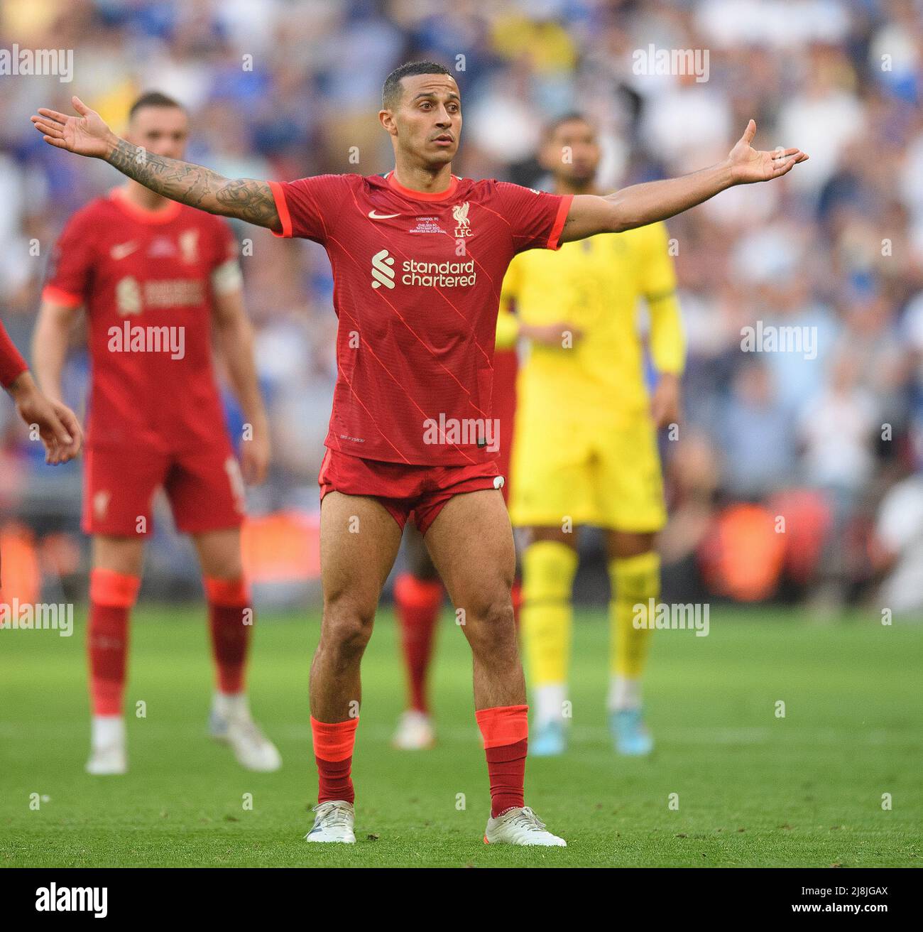 ウェア Thiago Alcantara Thiago alcantara liverpool hi-res stock photography and