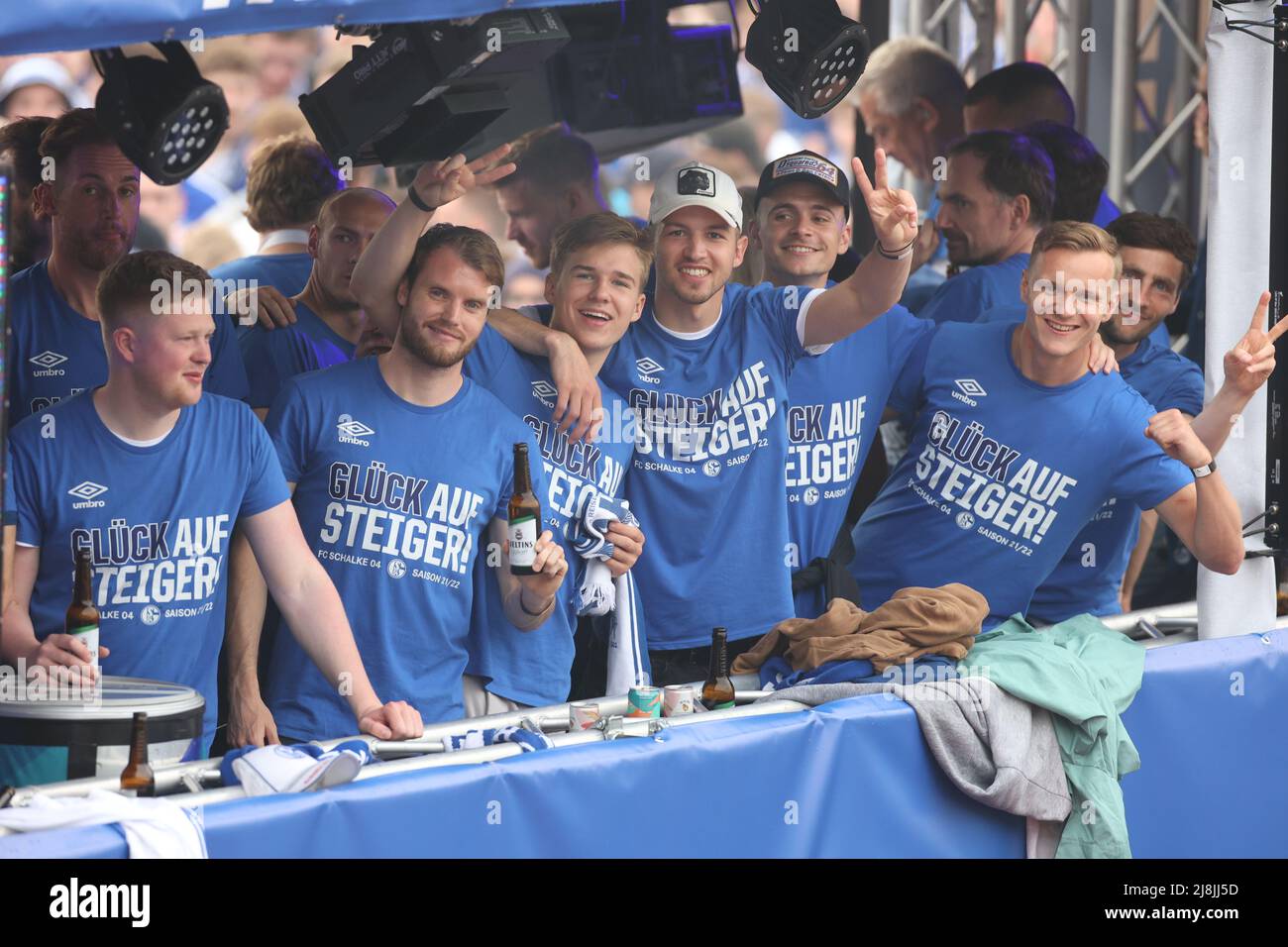 Historic Bundesliga Promotion Schalke Standings Impact: Who’s Still in the Running?