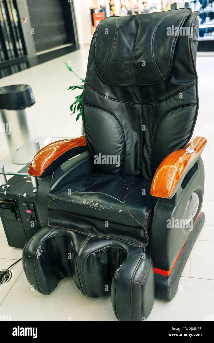 Massage chair mall hi-res stock photography and images - Alamy