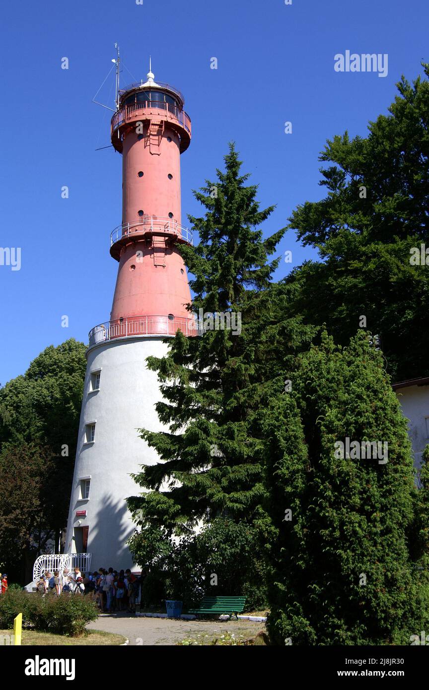 Jastrzębia Góra, Pomorze Gdańskie, Poland, Polen, Polska; tall high red lighthouse, hoher roter Leuchtturm, czerwona wysoka latarnia morska, wieża Stock Photo