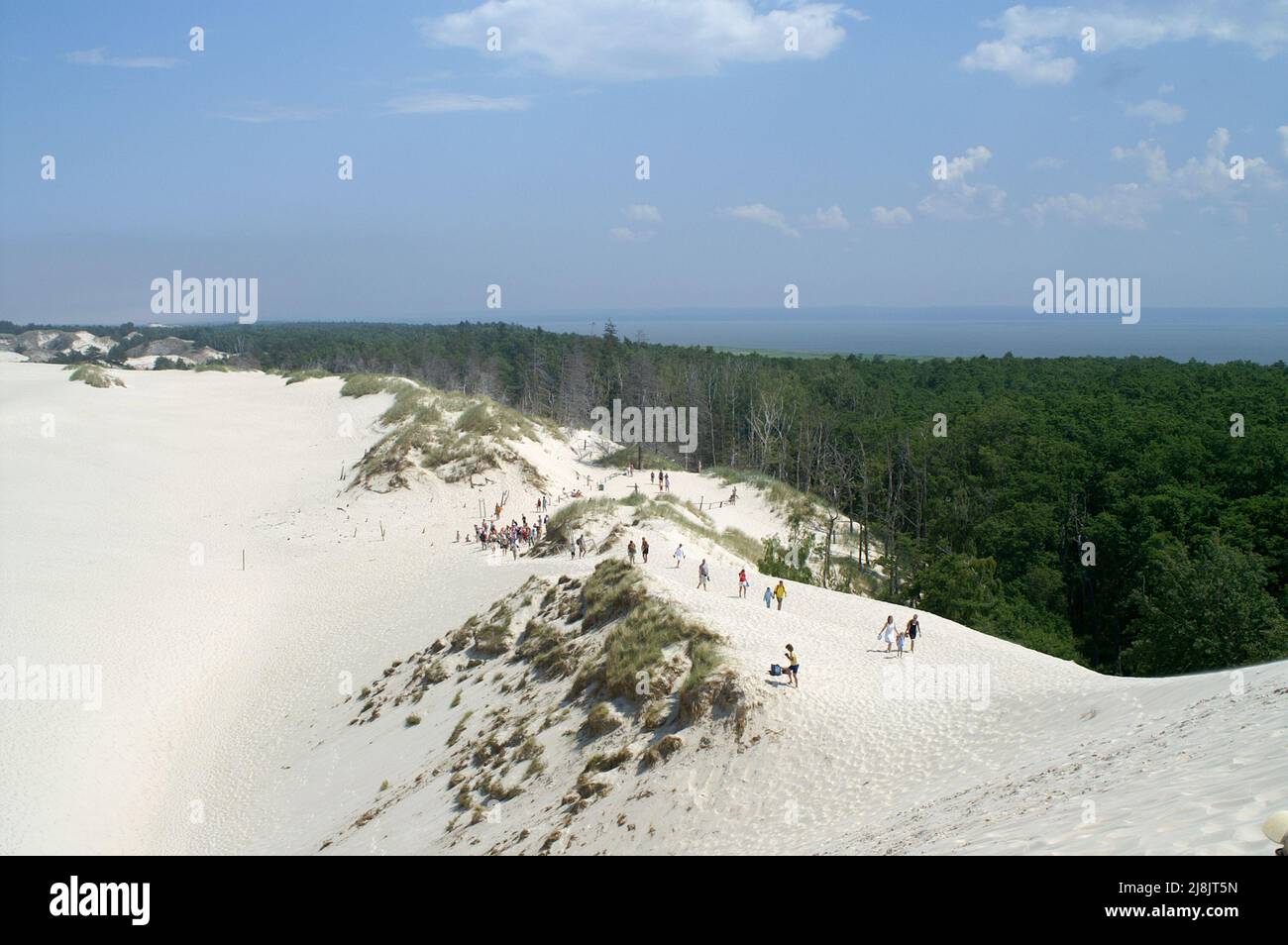 Łeba, Pomorze Gdańskie, Poland, Polen Polska; Słowiński Park Narodowy; Slowinzischer Nationalpark; tourists walk along the coastal dune; turyści wydma Stock Photo
