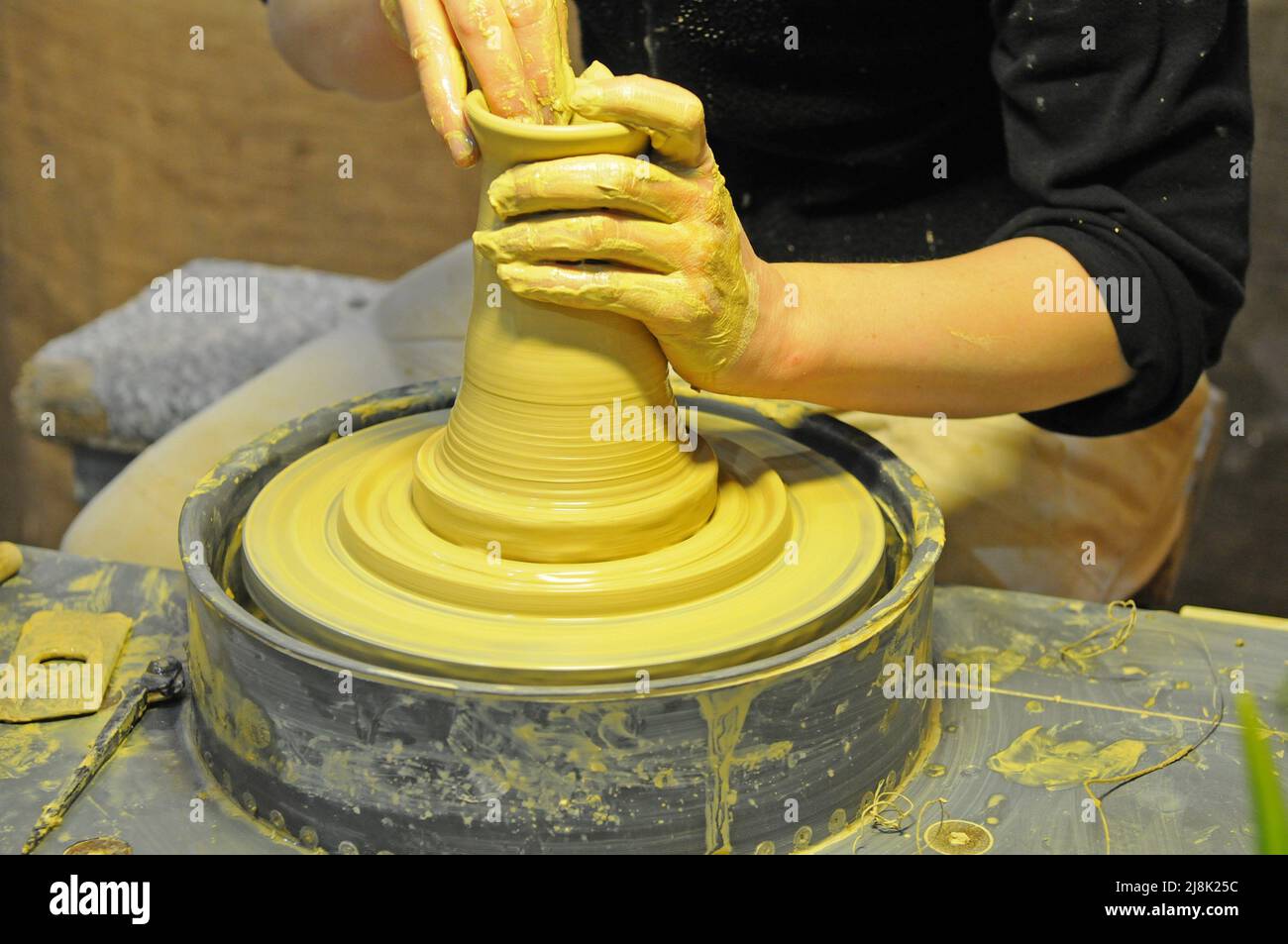 potter at work at potter's wheel Stock Photo Alamy