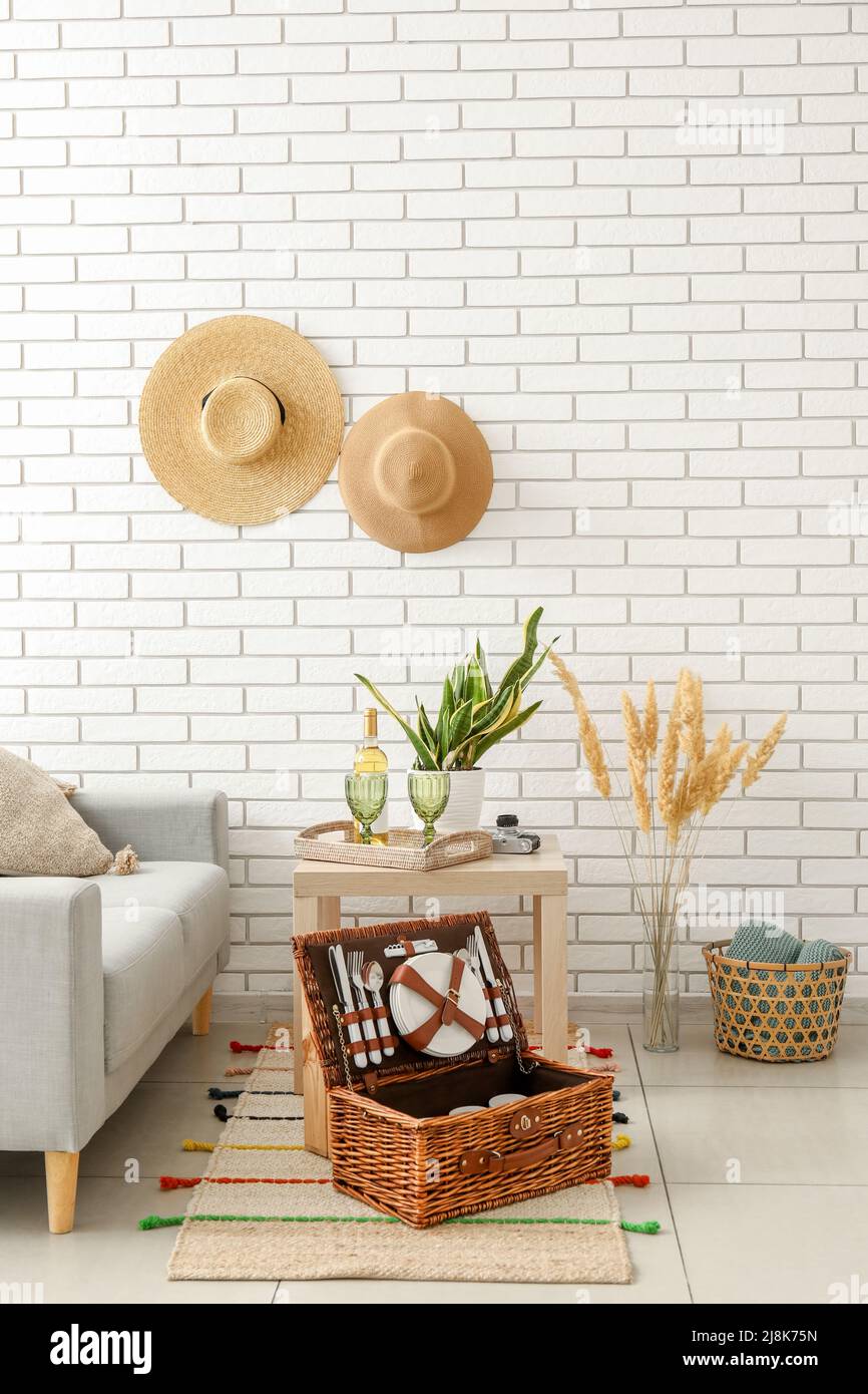 Picnic rug plates hires stock photography and images Alamy