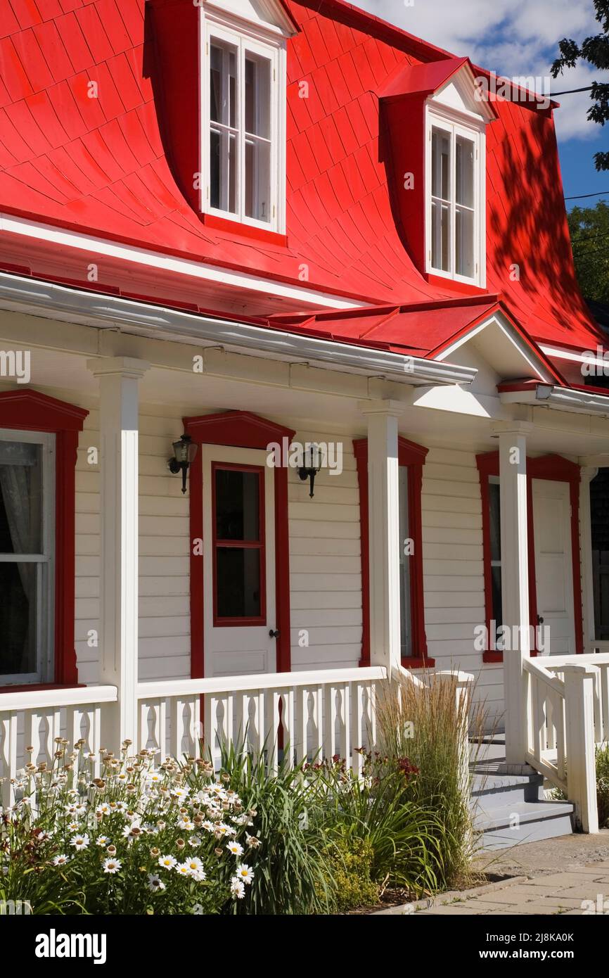 Old circa 1825 Canadiana cottage style home with white wood plank ...