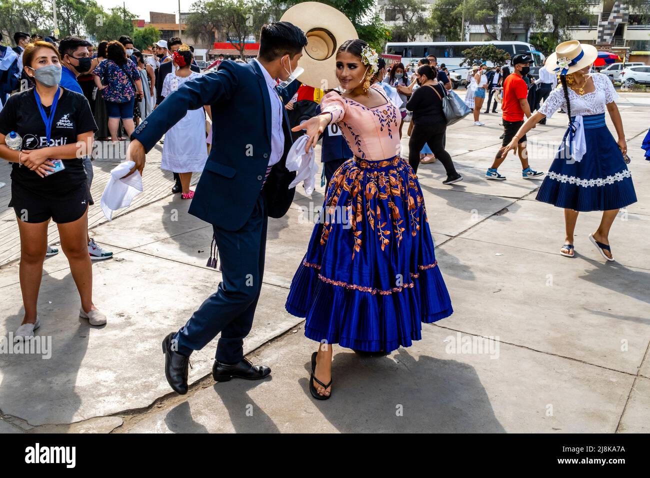 Marinera dance festival hires stock photography and images Alamy