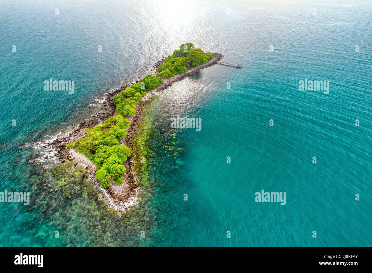 Aerial view of a desert island in a turquoise water located in the Gulf of  Thailand is so beautiful Stock Photo - Alamy, image size:1300x956