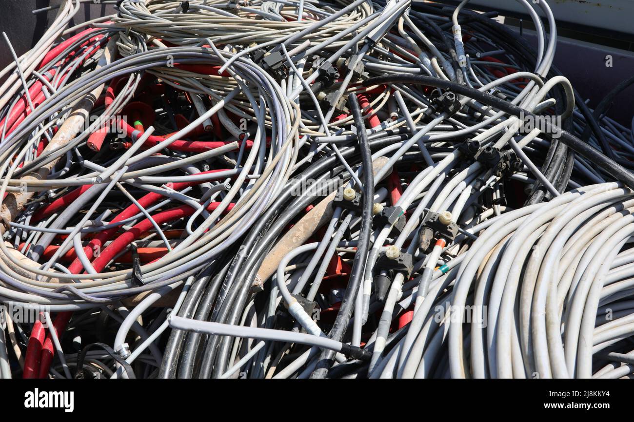 isolated CABLES for the transport of the electric current in the