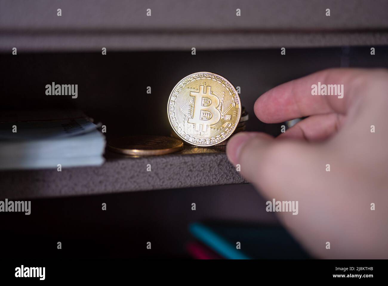 Physical storage hi-res stock photography and images - Alamy