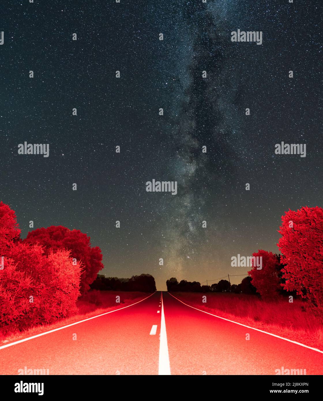 White lines road hi-res stock photography and images - Alamy