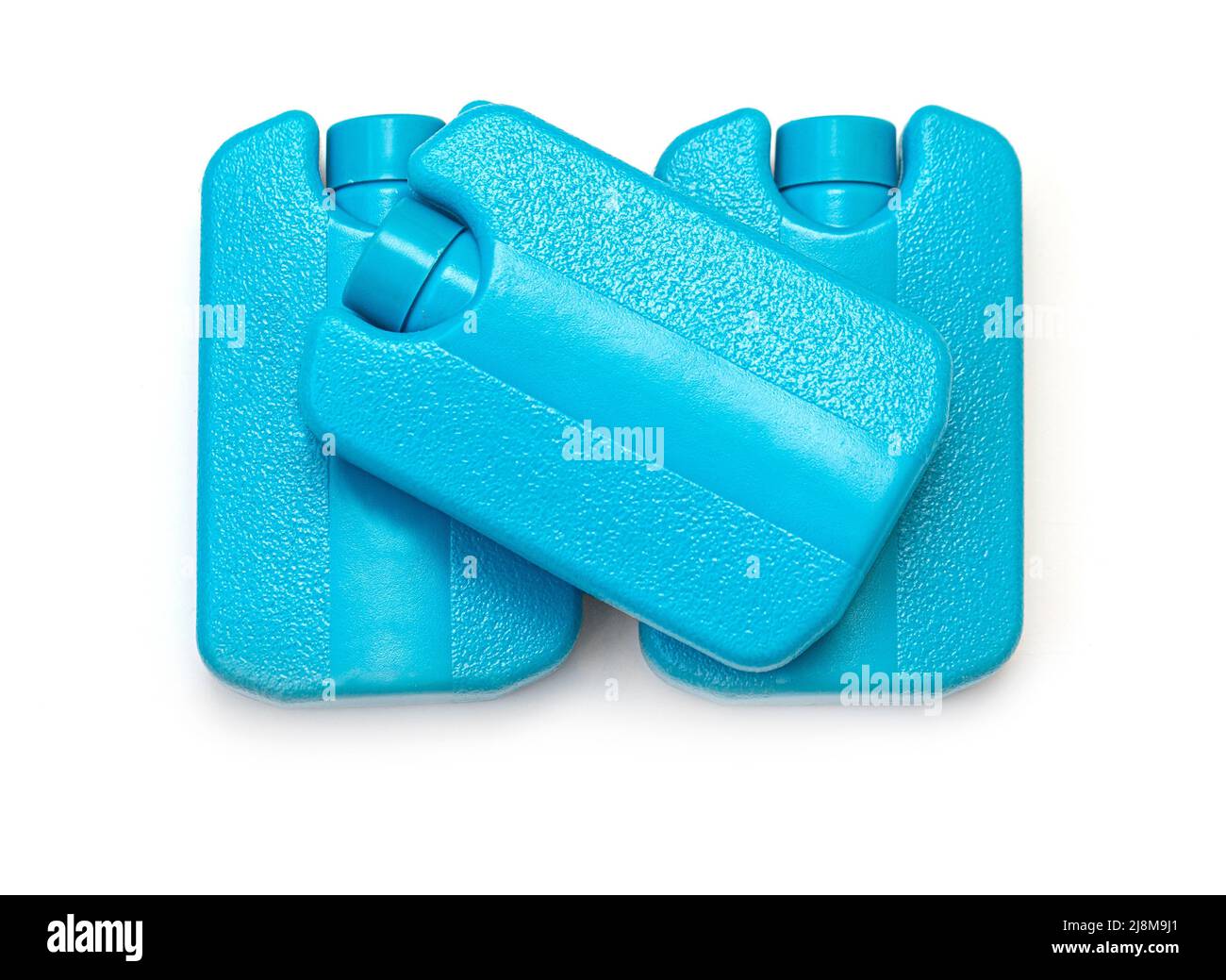 https://c8.alamy.com/comp/2J8M9J1/blue-plastic-freezer-element-with-gel-for-keeping-food-cool-in-cool-bag-isolated-on-the-white-background-2J8M9J1.jpg
