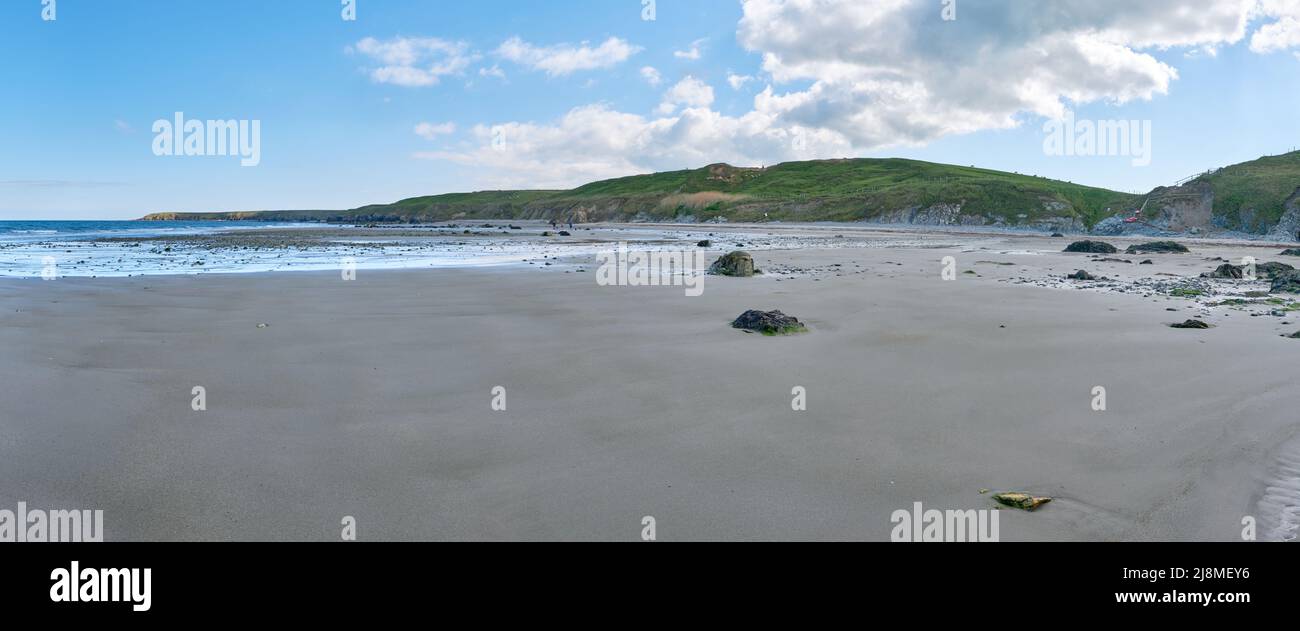 The wide expanse of Traeth Penllech at low tide near Porth Colmon along the Wales Coast Path Stock Photo