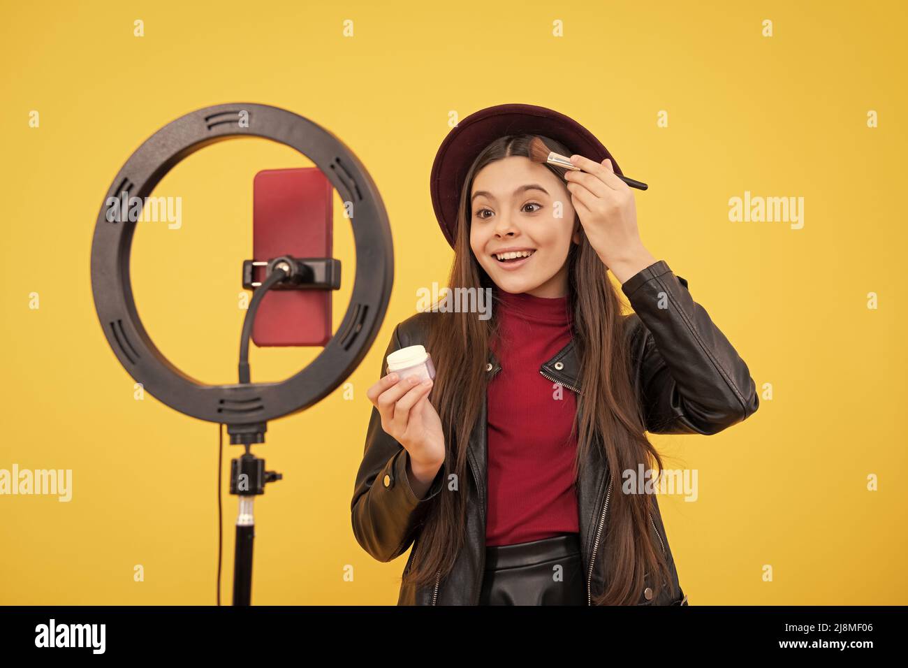 Teen girl applying makeup hi-res stock photography and images - Alamy