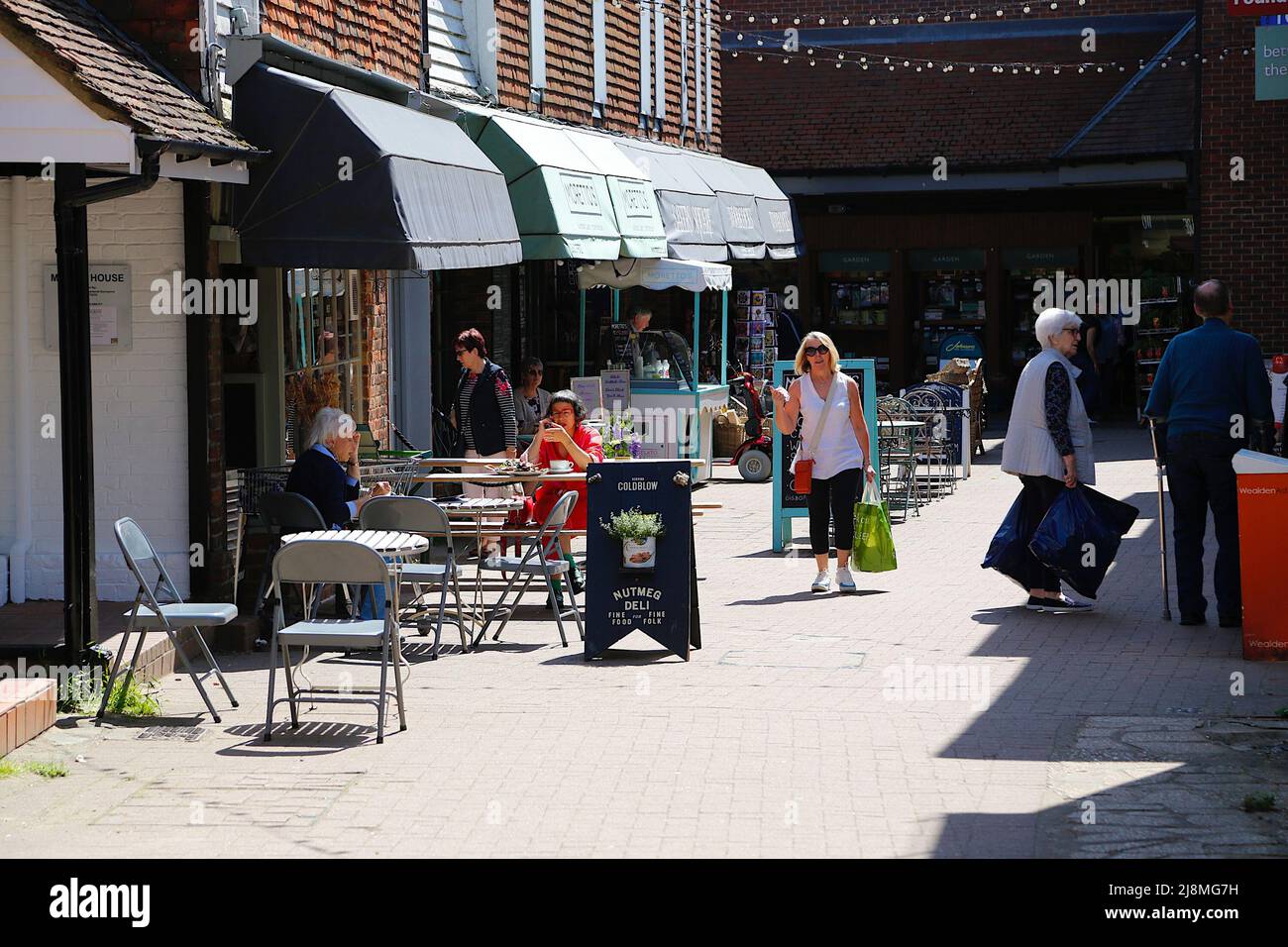 Tenterden, Kent, UK. 17 May, 2022. UK Weather: Sunny afternoon in the Kent town of Tenterden as temperatures are expected to reach the mid twenties. Photo Credit: Paul Lawrenson /Alamy Live News Stock Photo
