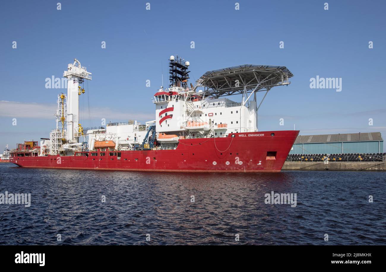 North sea rigs hi-res stock photography and images - Alamy