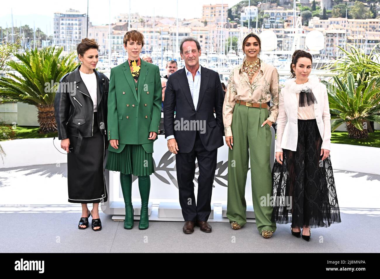 Cannes, France. 17th May, 2022. Italian actress Jasmine Trinca, British actress Rebecca Hall, President of the Jury Vincent Lindon, Indian actress Deepika Padukone and Swedish actress Noomi Rapace during the Jury Photocall as part of the 75th Cannes International Film Festival in Cannes, France on May 17, 2022. Photo by David Niviere/ABACAPRESS.COM Credit: Abaca Press/Alamy Live News Stock Photo
