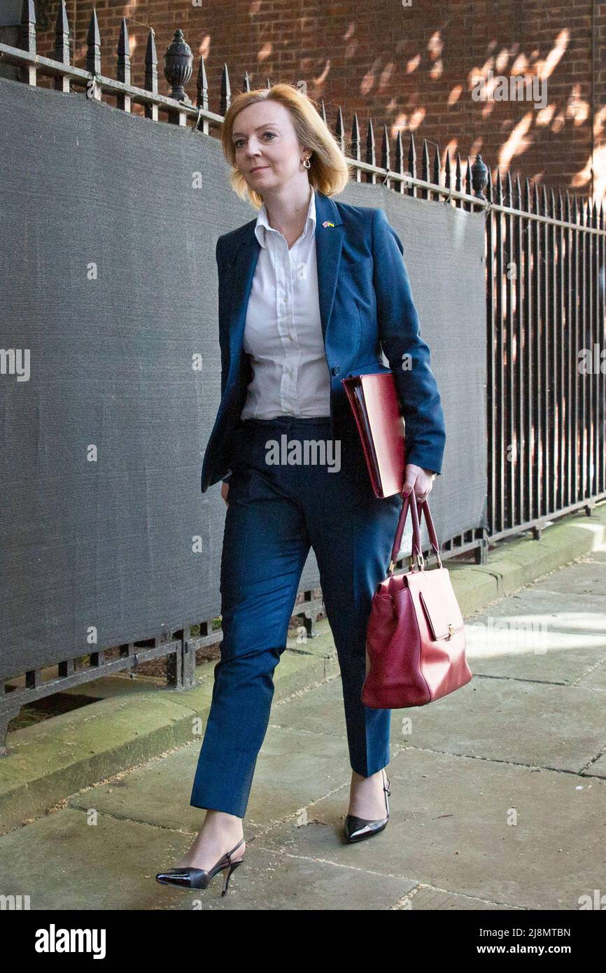 London - 17/05/2022. Credit: Foreign Secretary Liz Truss leaves Downing Street, Central London as she is due to announce changes to the Northern Irela Stock Photo