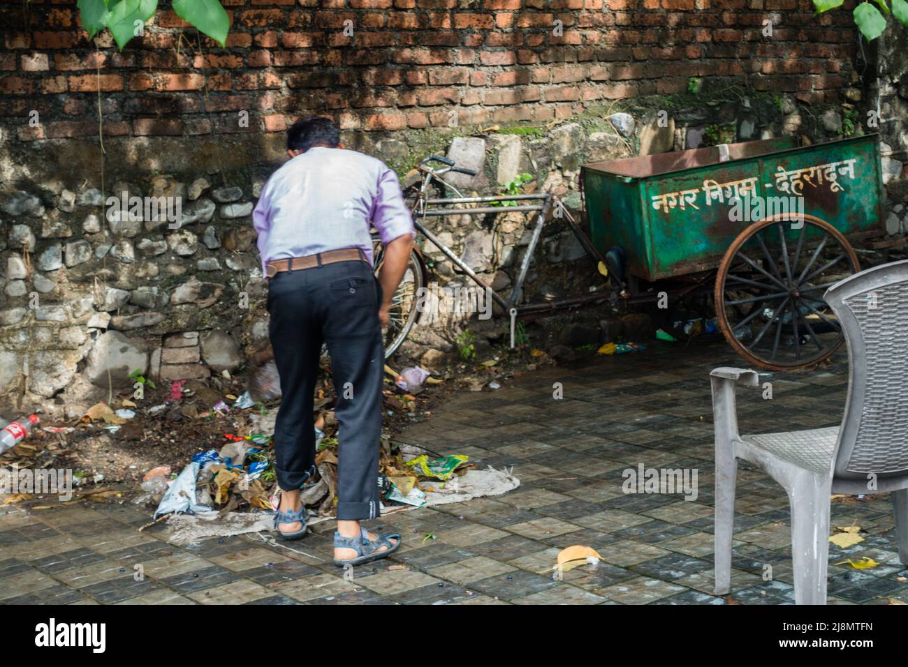 5th July 2020. Uttarakhand, India. A sanitary worker managing roadside garbage. Stock Photo