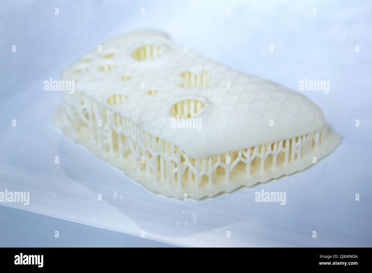 3d printer prints form white hi-res stock photography and images - Alamy